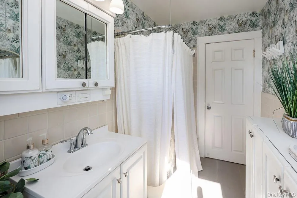 88-38 197th Street, New York, NY, 2 Bedrooms Bedrooms, 5 Rooms Rooms,2 BathroomsBathrooms,Residential,For Rent,197th,0,1055128 88-38 197th Street, New York, NY, 2 Bedrooms Bedrooms, 5 Rooms Rooms,2 BathroomsBathrooms,Residential,For Rent,197th,0,1055128