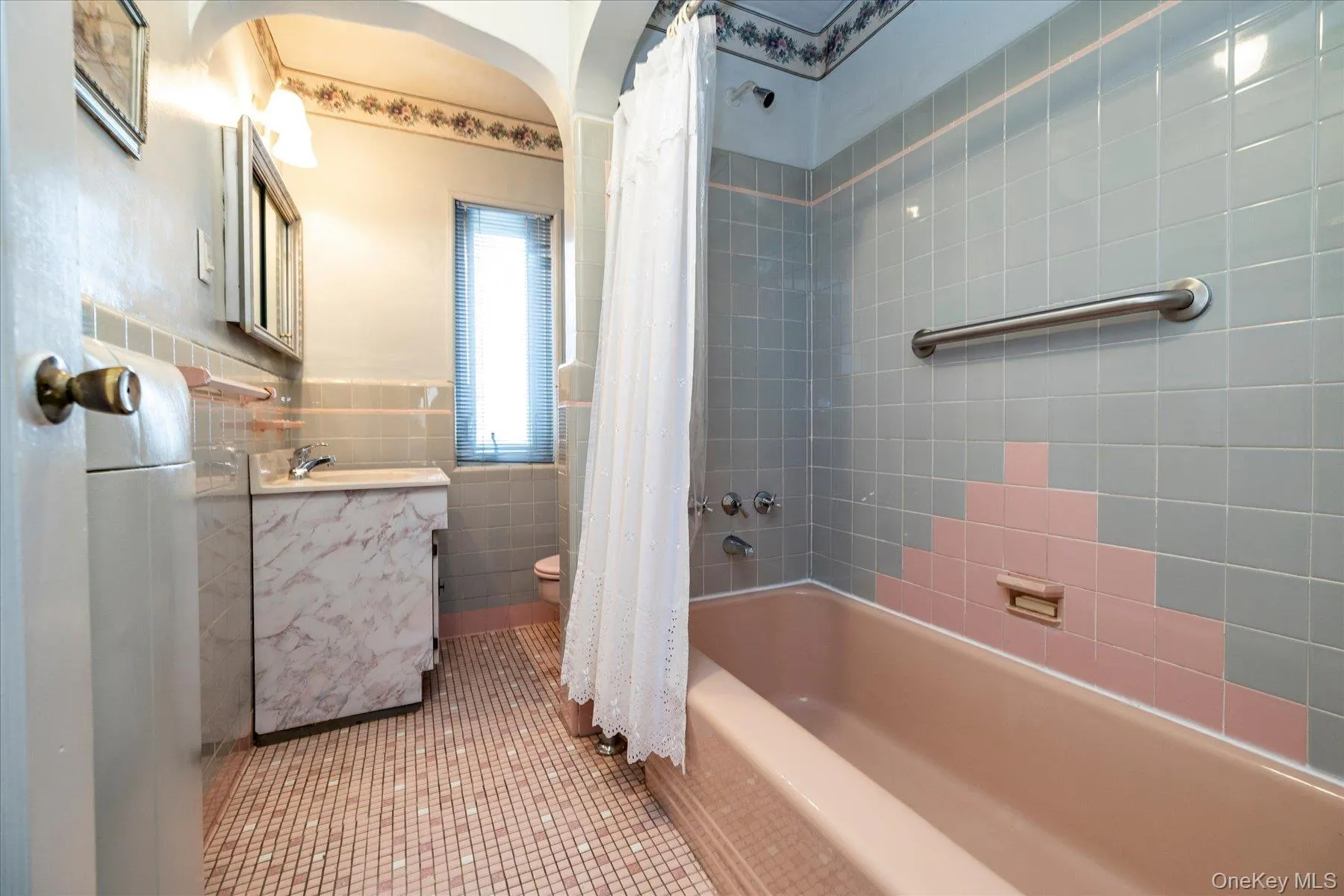 Full hall bath Full hall bath