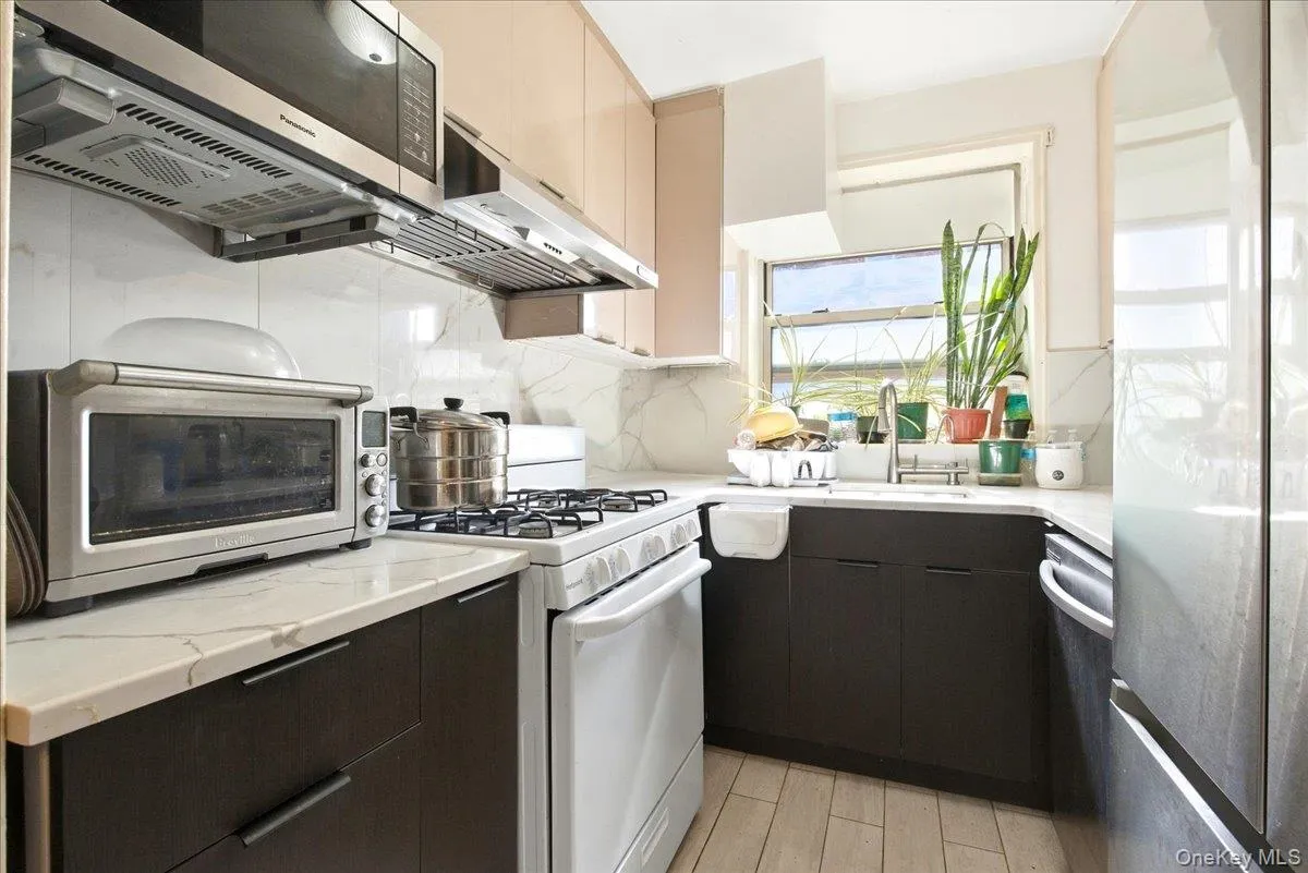 68-61 Yellowstone Boulevard, New York, NY, 1 Bedroom Bedrooms, 4 Rooms Rooms,1 BathroomBathrooms,Residential,For Rent,Yellowstone,0,1055144 68-61 Yellowstone Boulevard, New York, NY, 1 Bedroom Bedrooms, 4 Rooms Rooms,1 BathroomBathrooms,Residential,For Rent,Yellowstone,0,1055144