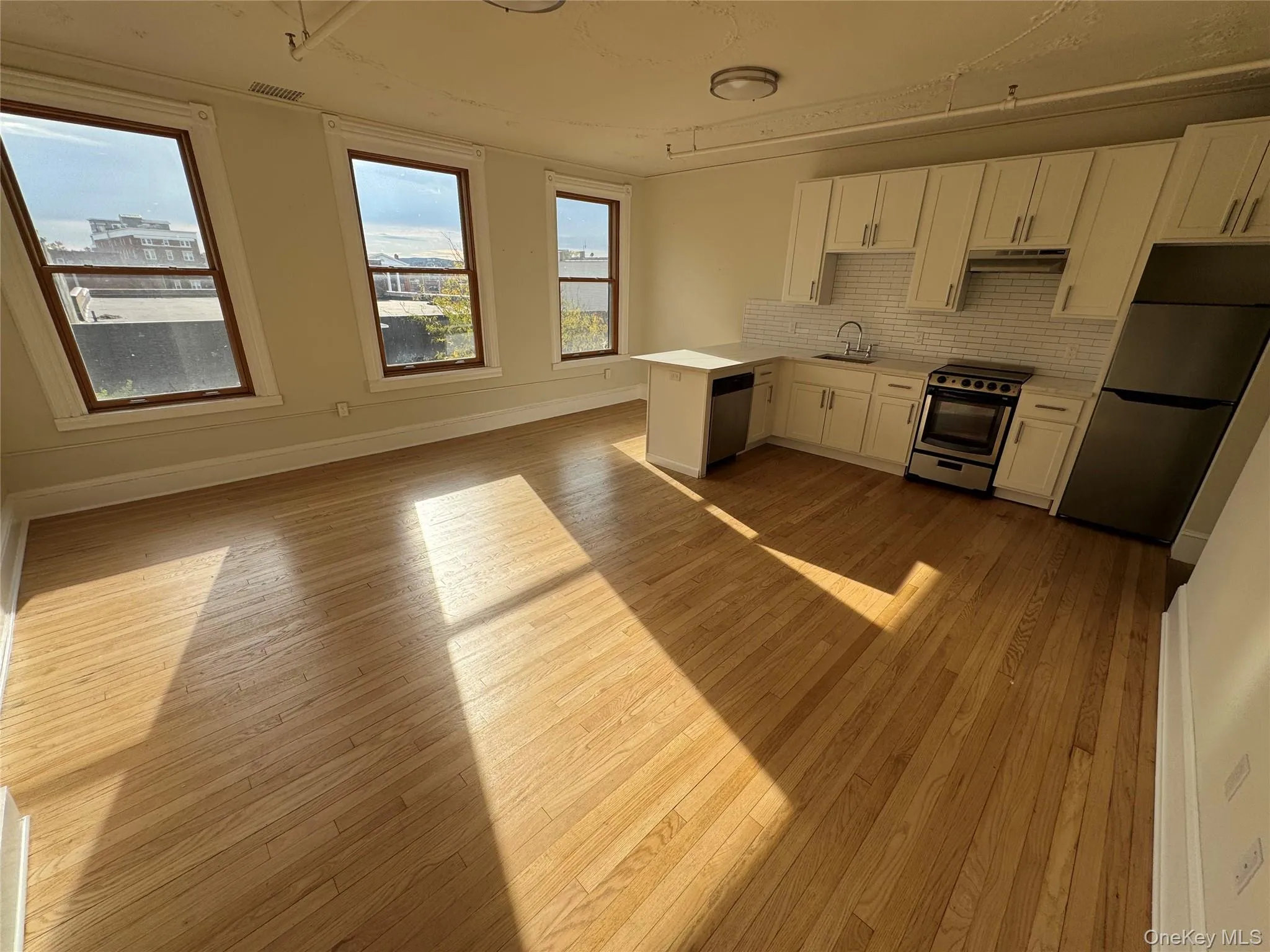 317 Main Street, Poughkeepsie, NY, 1 Bedroom Bedrooms, 3 Rooms Rooms,1 BathroomBathrooms,Residential Lease,For Rent,Main,0,1055157 317 Main Street, Poughkeepsie, NY, 1 Bedroom Bedrooms, 3 Rooms Rooms,1 BathroomBathrooms,Residential Lease,For Rent,Main,0,1055157