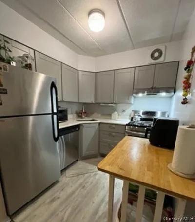 6809 242nd Street, New York, NY, 2 Bedrooms Bedrooms, 4 Rooms Rooms,1 BathroomBathrooms,Residential,For Rent,242nd,0,1055162 6809 242nd Street, New York, NY, 2 Bedrooms Bedrooms, 4 Rooms Rooms,1 BathroomBathrooms,Residential,For Rent,242nd,0,1055162