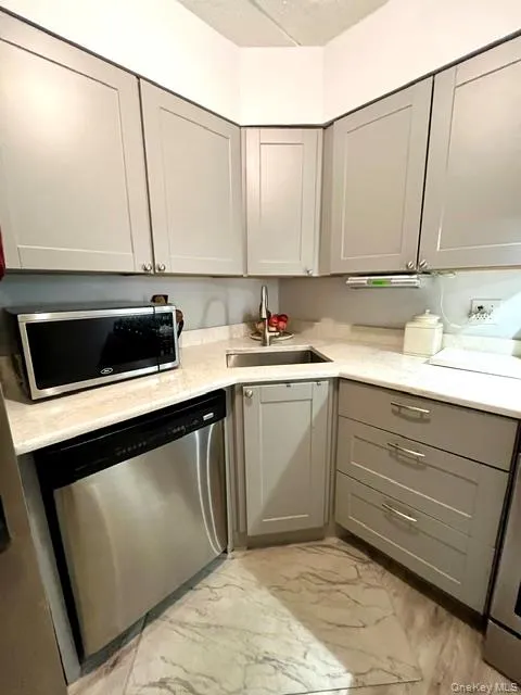 6809 242nd Street, New York, NY, 2 Bedrooms Bedrooms, 4 Rooms Rooms,1 BathroomBathrooms,Residential,For Rent,242nd,0,1055162 6809 242nd Street, New York, NY, 2 Bedrooms Bedrooms, 4 Rooms Rooms,1 BathroomBathrooms,Residential,For Rent,242nd,0,1055162