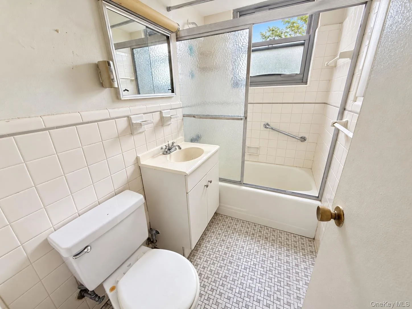 61-15 97th Street, New York, NY, 2 Bedrooms Bedrooms, 4 Rooms Rooms,2 BathroomsBathrooms,Residential,For Rent,97th,0,1055170 61-15 97th Street, New York, NY, 2 Bedrooms Bedrooms, 4 Rooms Rooms,2 BathroomsBathrooms,Residential,For Rent,97th,0,1055170