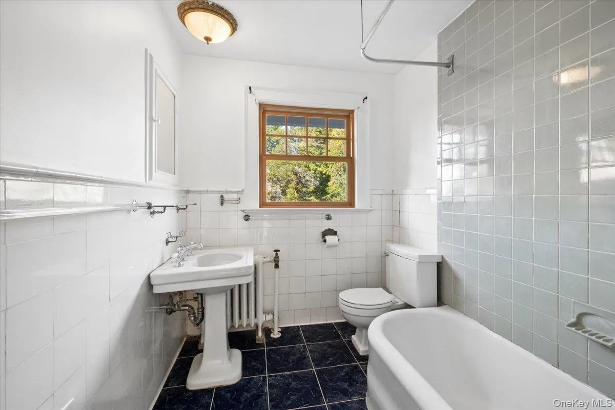 20 Whitfield Terrace, New Rochelle, NY, 5 Bedrooms Bedrooms, 8 Rooms Rooms,3 BathroomsBathrooms,Residential,For Rent,Whitfield,0,1055171 20 Whitfield Terrace, New Rochelle, NY, 5 Bedrooms Bedrooms, 8 Rooms Rooms,3 BathroomsBathrooms,Residential,For Rent,Whitfield,0,1055171