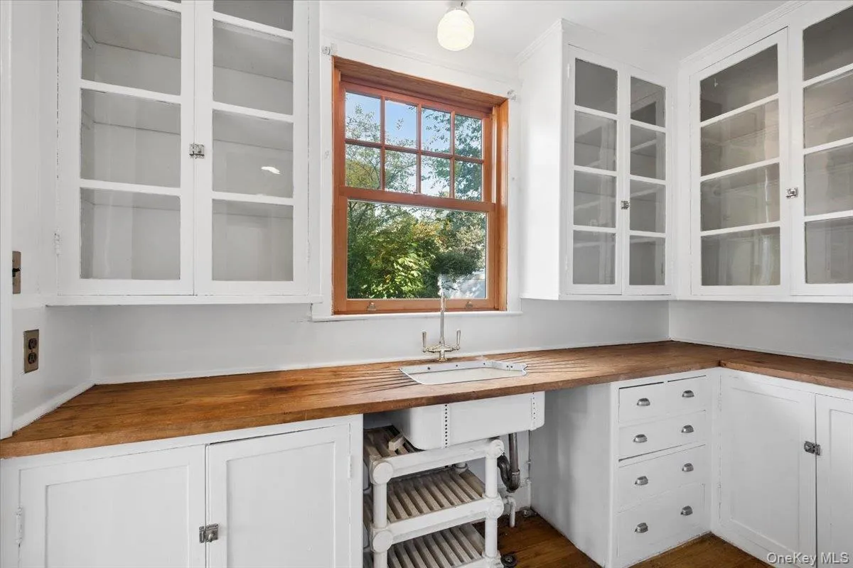 20 Whitfield Terrace, New Rochelle, NY, 5 Bedrooms Bedrooms, 8 Rooms Rooms,3 BathroomsBathrooms,Residential,For Rent,Whitfield,0,1055171 20 Whitfield Terrace, New Rochelle, NY, 5 Bedrooms Bedrooms, 8 Rooms Rooms,3 BathroomsBathrooms,Residential,For Rent,Whitfield,0,1055171