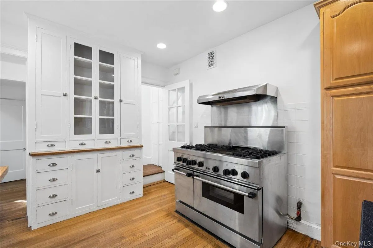 20 Whitfield Terrace, New Rochelle, NY, 5 Bedrooms Bedrooms, 8 Rooms Rooms,3 BathroomsBathrooms,Residential,For Rent,Whitfield,0,1055171 20 Whitfield Terrace, New Rochelle, NY, 5 Bedrooms Bedrooms, 8 Rooms Rooms,3 BathroomsBathrooms,Residential,For Rent,Whitfield,0,1055171
