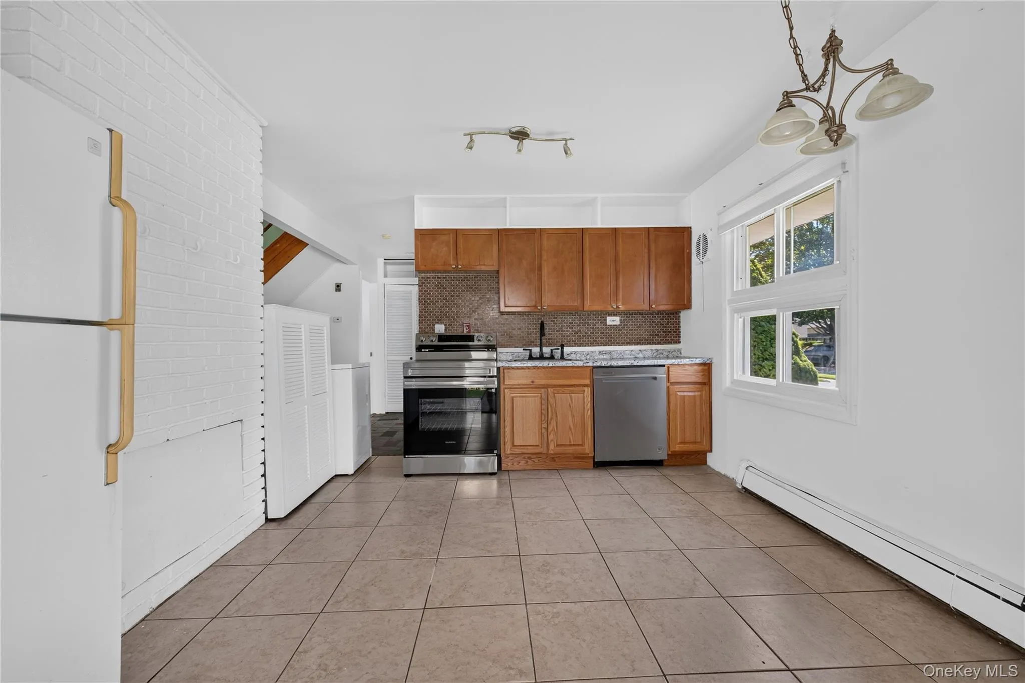 17 Berry Lane, Oyster Bay, NY, 3 Bedrooms Bedrooms, 7 Rooms Rooms,1 BathroomBathrooms,Residential,For Rent,Berry,0,1055192 17 Berry Lane, Oyster Bay, NY, 3 Bedrooms Bedrooms, 7 Rooms Rooms,1 BathroomBathrooms,Residential,For Rent,Berry,0,1055192