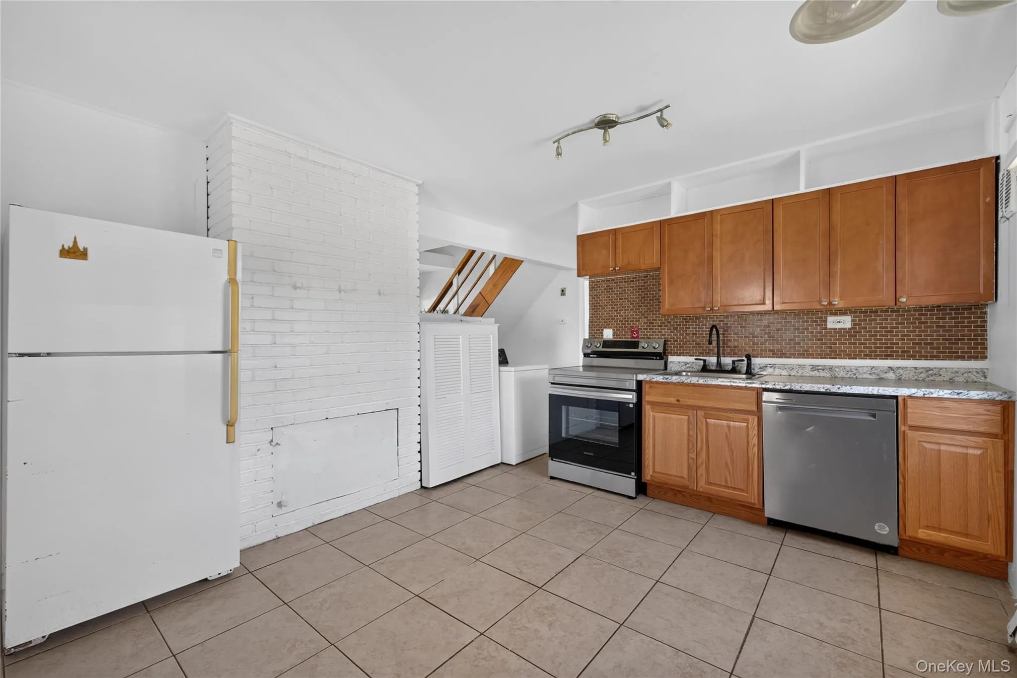 17 Berry Lane, Oyster Bay, NY, 3 Bedrooms Bedrooms, 7 Rooms Rooms,1 BathroomBathrooms,Residential,For Rent,Berry,0,1055192 17 Berry Lane, Oyster Bay, NY, 3 Bedrooms Bedrooms, 7 Rooms Rooms,1 BathroomBathrooms,Residential,For Rent,Berry,0,1055192