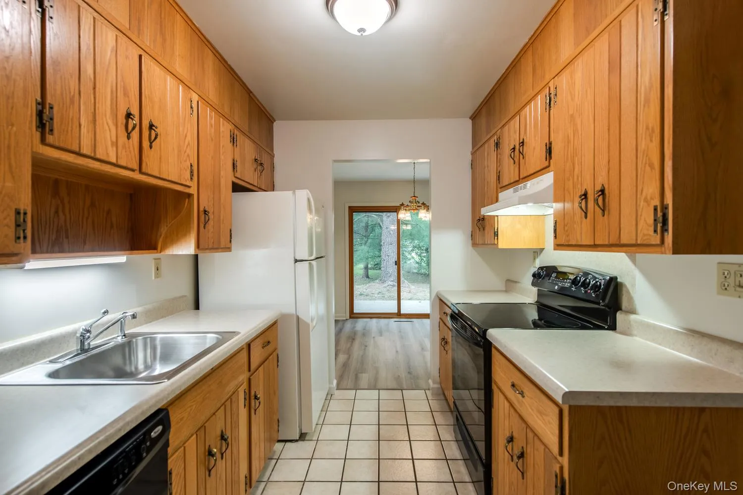 Plenty of counter space Plenty of counter space