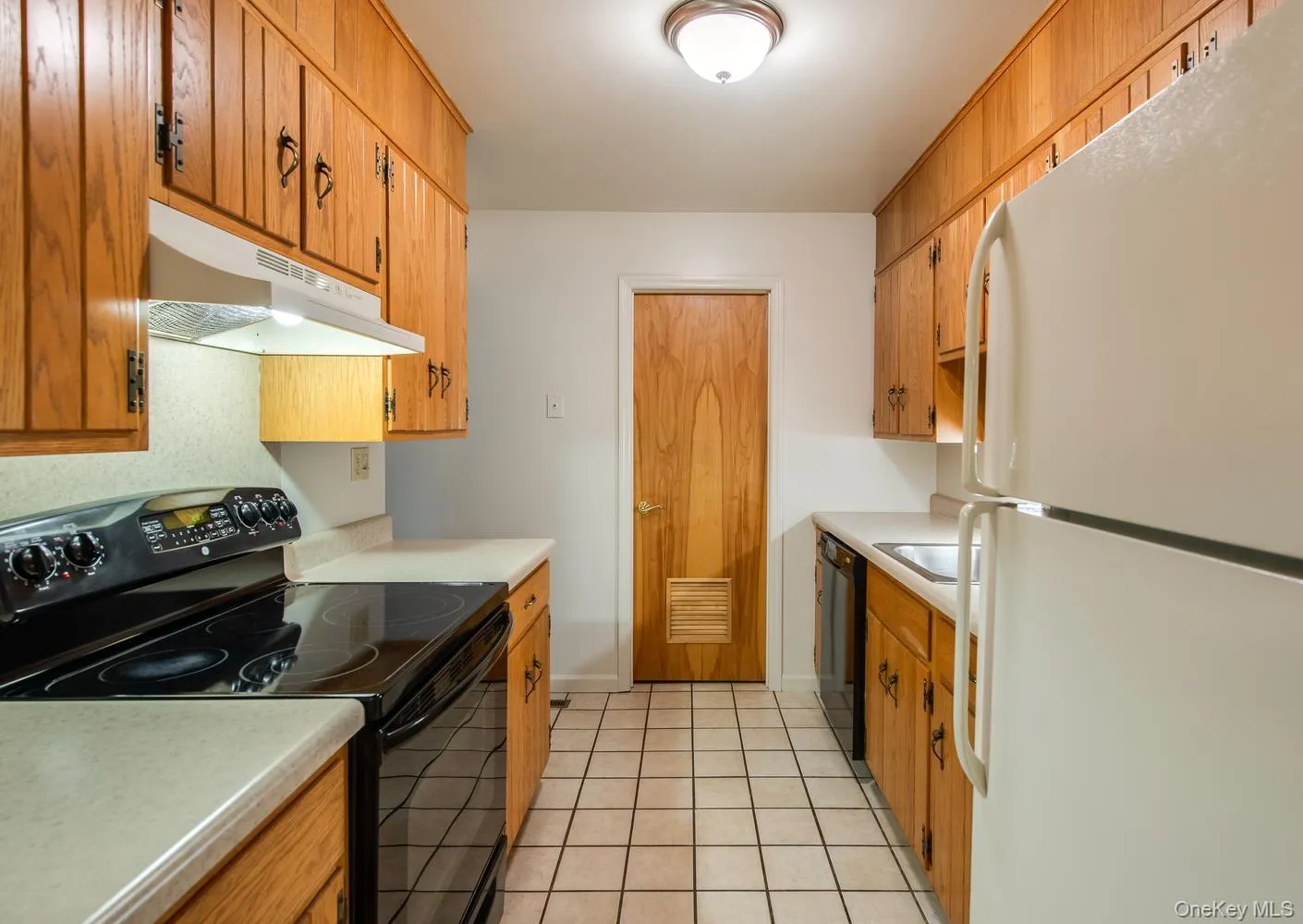 Loads of solid wood cabinetry Loads of solid wood cabinetry