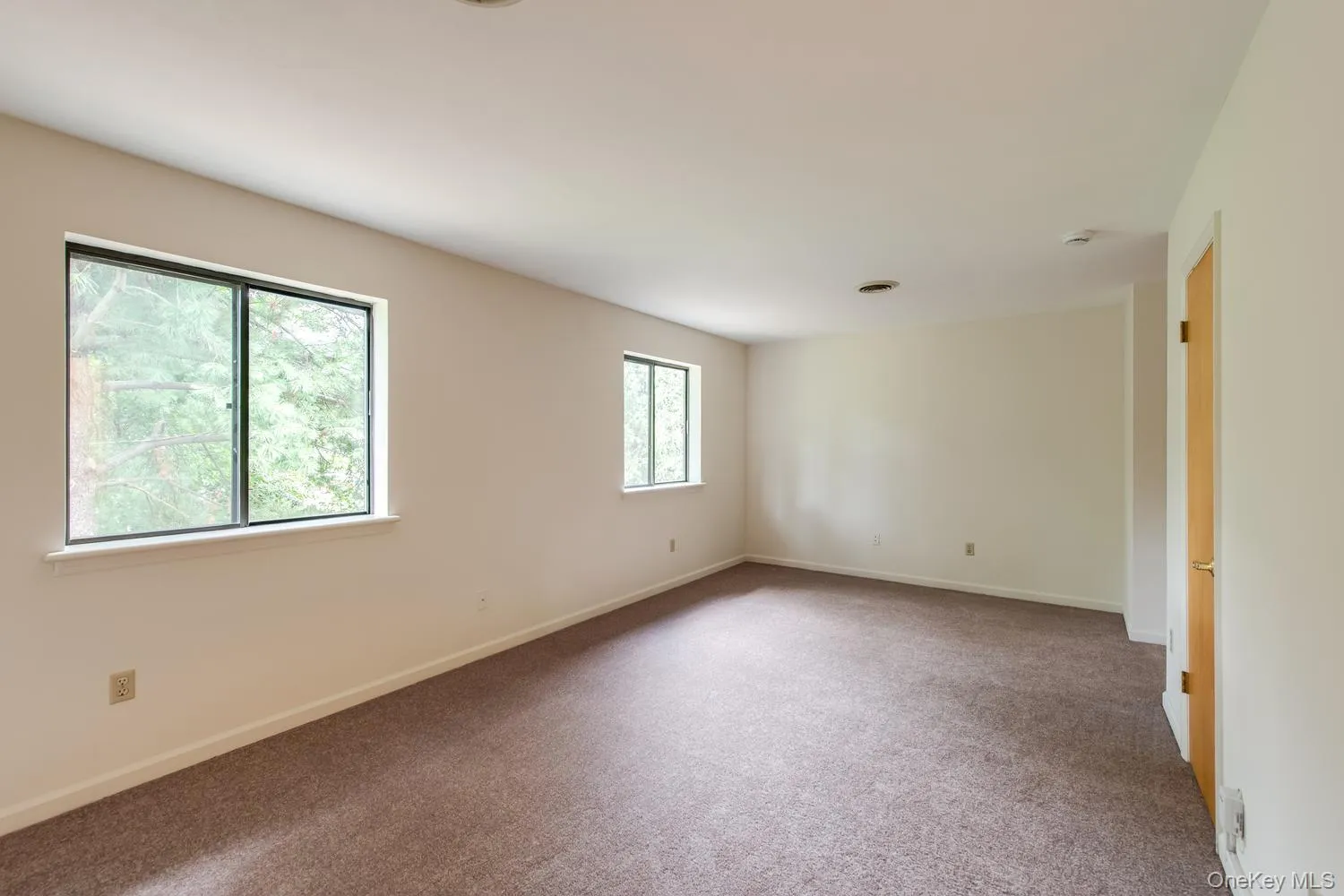 Spacious bedroom Spacious bedroom