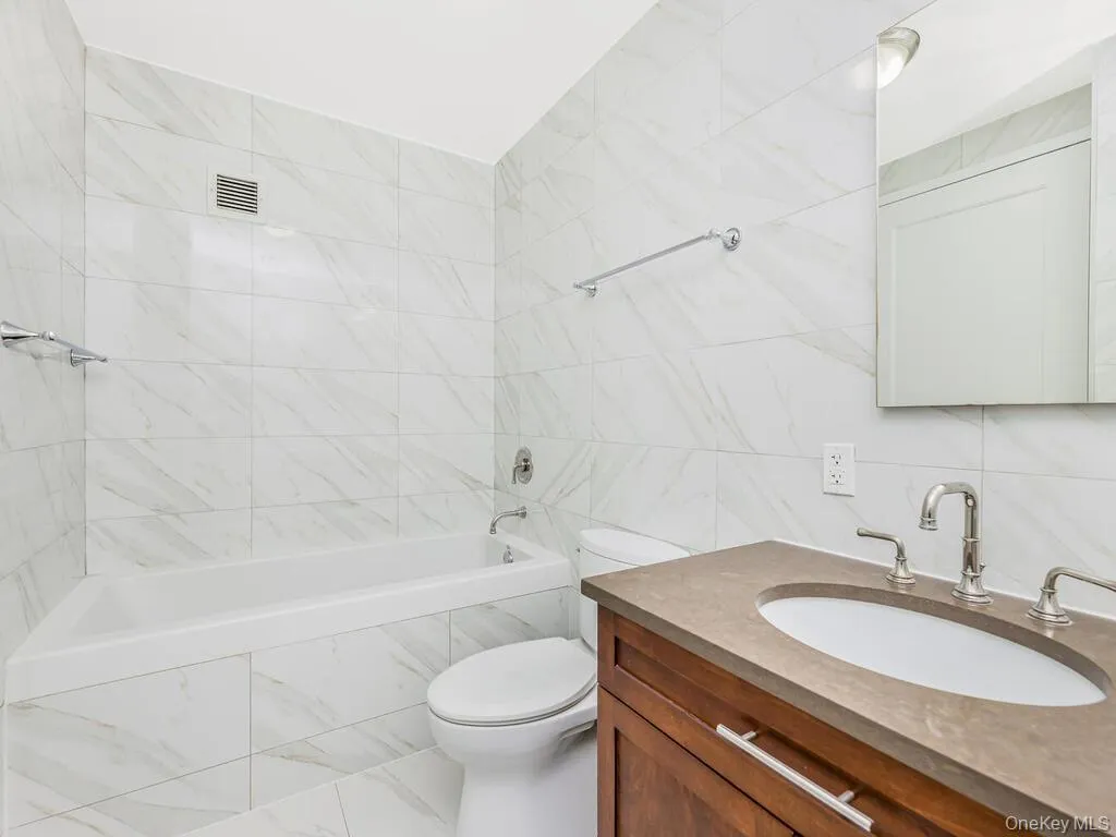 3620 OXFORD Avenue, New York, NY, 3 Bedrooms Bedrooms, 6 Rooms Rooms,2 BathroomsBathrooms,Residential Lease,For Rent,OXFORD,0,1055215 3620 OXFORD Avenue, New York, NY, 3 Bedrooms Bedrooms, 6 Rooms Rooms,2 BathroomsBathrooms,Residential Lease,For Rent,OXFORD,0,1055215