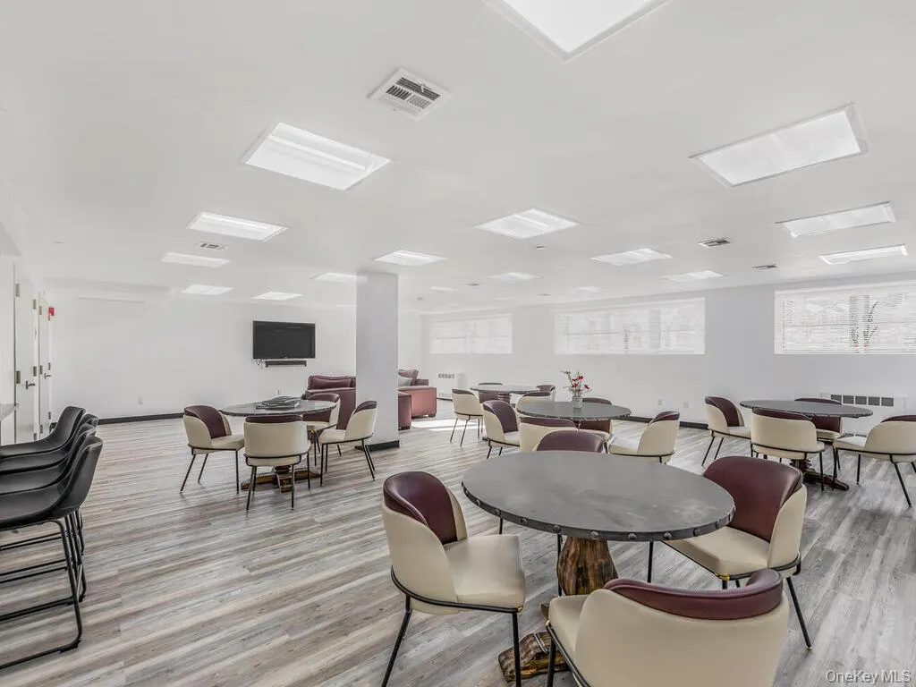 3620 OXFORD Avenue, New York, NY, 3 Bedrooms Bedrooms, 6 Rooms Rooms,2 BathroomsBathrooms,Residential Lease,For Rent,OXFORD,0,1055215 3620 OXFORD Avenue, New York, NY, 3 Bedrooms Bedrooms, 6 Rooms Rooms,2 BathroomsBathrooms,Residential Lease,For Rent,OXFORD,0,1055215