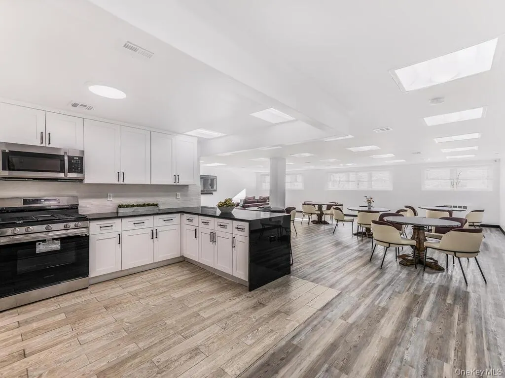 3620 OXFORD Avenue, New York, NY, 3 Bedrooms Bedrooms, 6 Rooms Rooms,2 BathroomsBathrooms,Residential Lease,For Rent,OXFORD,0,1055215 3620 OXFORD Avenue, New York, NY, 3 Bedrooms Bedrooms, 6 Rooms Rooms,2 BathroomsBathrooms,Residential Lease,For Rent,OXFORD,0,1055215