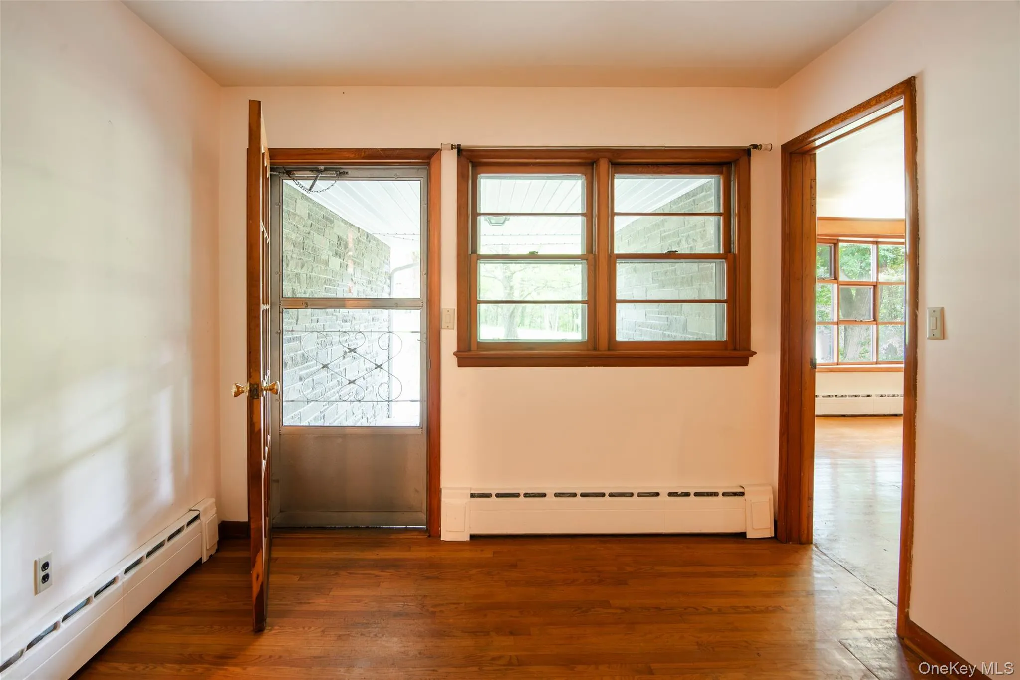 Entry from the breezeway, also entry to the apartment Entry from the breezeway, also entry to the apartment