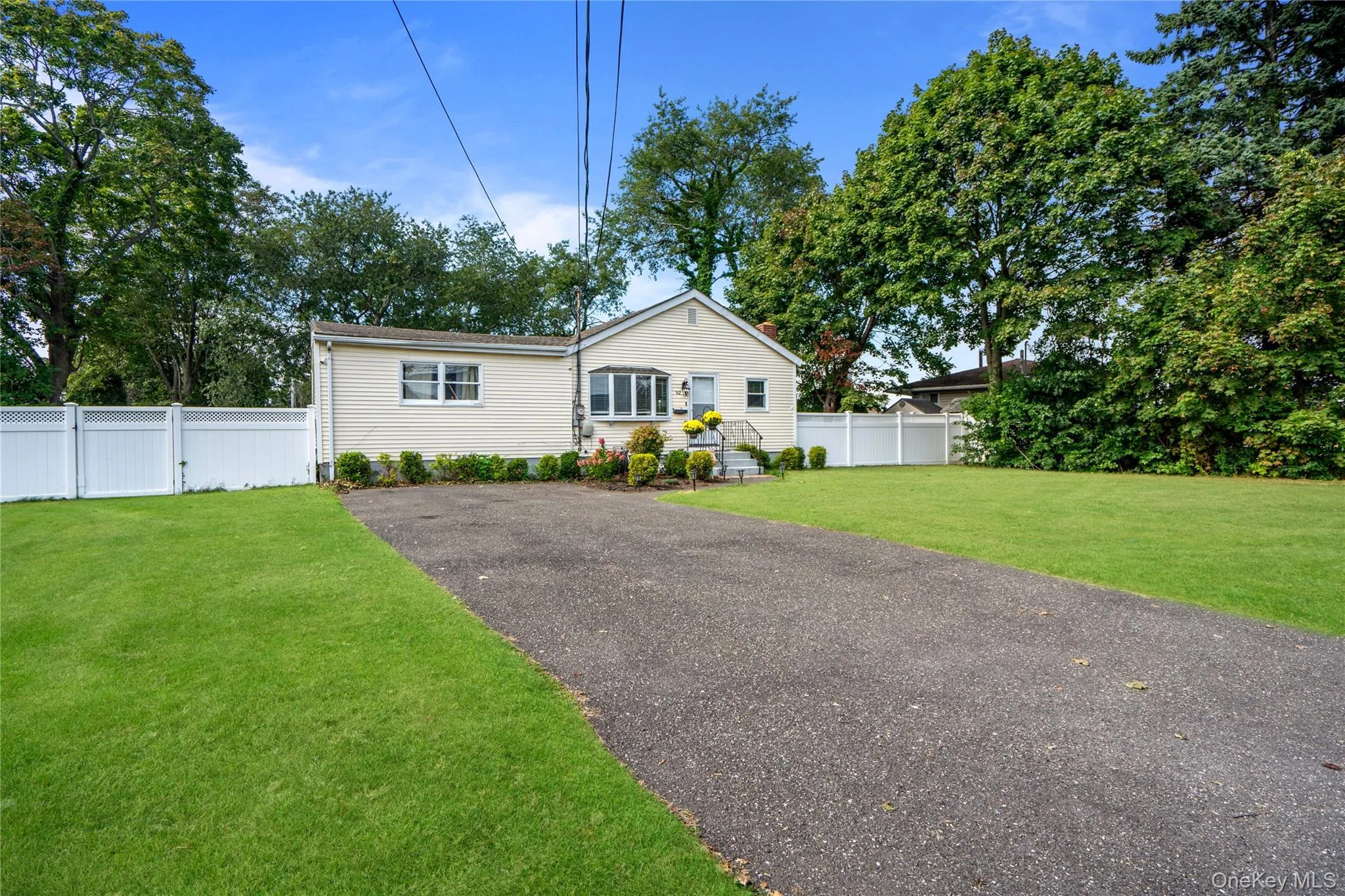162 Carlls Path, Babylon, NY, 3 Bedrooms Bedrooms, 5 Rooms Rooms,1 BathroomBathrooms,Residential,For Rent,Carlls,0,1055251 162 Carlls Path, Babylon, NY, 3 Bedrooms Bedrooms, 5 Rooms Rooms,1 BathroomBathrooms,Residential,For Rent,Carlls,0,1055251