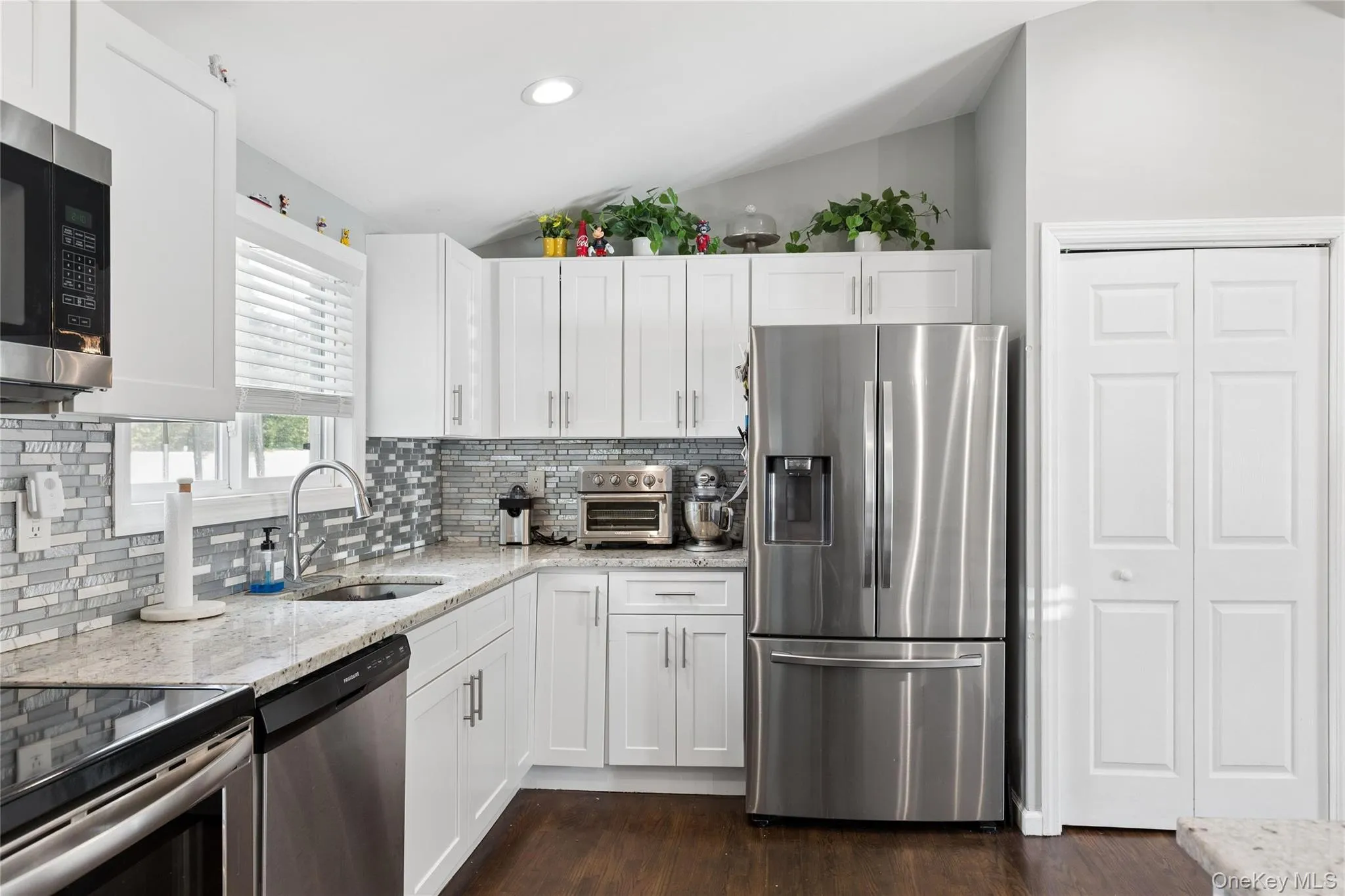 47 Rexmere Avenue, Brookhaven, NY, 3 Bedrooms Bedrooms, 8 Rooms Rooms,1 BathroomBathrooms,Residential,For Rent,Rexmere,0,1055253 47 Rexmere Avenue, Brookhaven, NY, 3 Bedrooms Bedrooms, 8 Rooms Rooms,1 BathroomBathrooms,Residential,For Rent,Rexmere,0,1055253