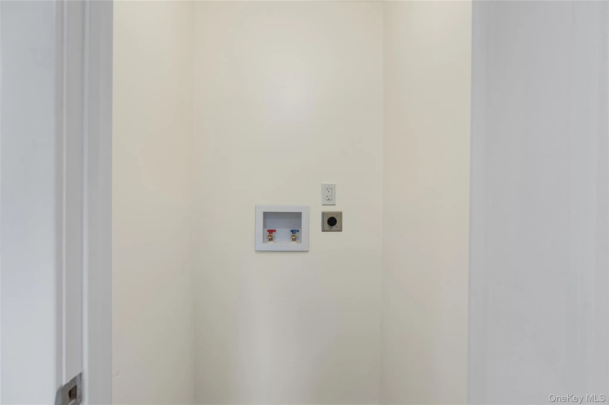 22 Seybolt Avenue, Mount Hope, NY, 2 Bedrooms Bedrooms, 6 Rooms Rooms,1 BathroomBathrooms,Residential,For Rent,Seybolt,0,1055266 22 Seybolt Avenue, Mount Hope, NY, 2 Bedrooms Bedrooms, 6 Rooms Rooms,1 BathroomBathrooms,Residential,For Rent,Seybolt,0,1055266