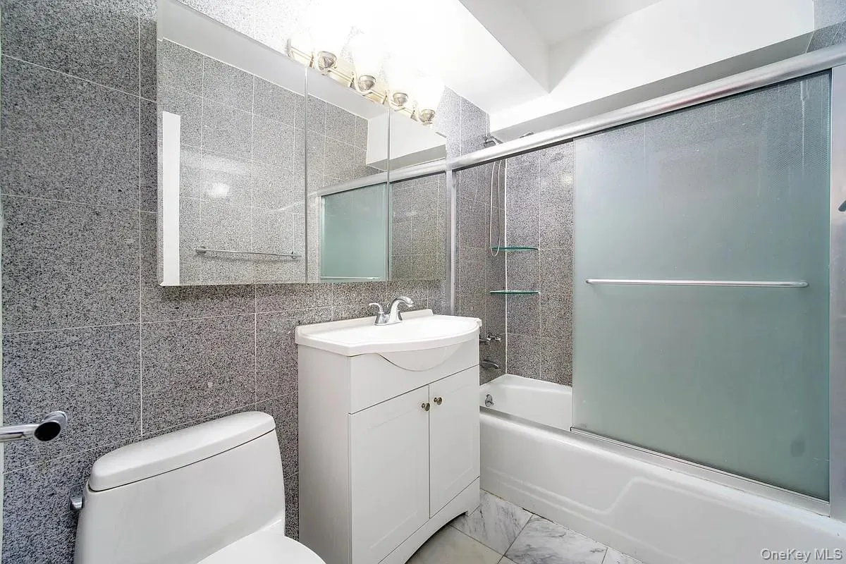 119-49 Union Turnpike, New York, NY, 2 Bedrooms Bedrooms, 5 Rooms Rooms,1 BathroomBathrooms,Residential,For Rent,Union Turnpike,0,1055270 119-49 Union Turnpike, New York, NY, 2 Bedrooms Bedrooms, 5 Rooms Rooms,1 BathroomBathrooms,Residential,For Rent,Union Turnpike,0,1055270