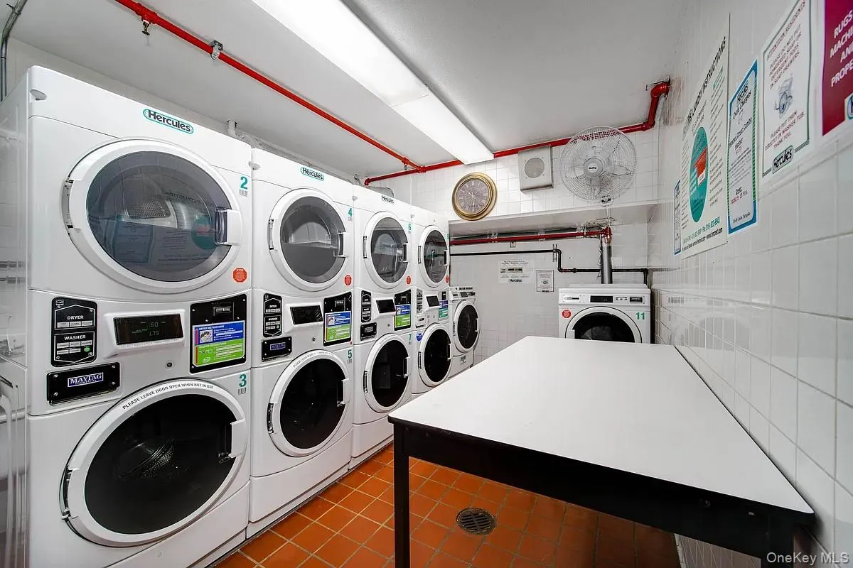 119-49 Union Turnpike, New York, NY, 2 Bedrooms Bedrooms, 5 Rooms Rooms,1 BathroomBathrooms,Residential,For Rent,Union Turnpike,0,1055270 119-49 Union Turnpike, New York, NY, 2 Bedrooms Bedrooms, 5 Rooms Rooms,1 BathroomBathrooms,Residential,For Rent,Union Turnpike,0,1055270