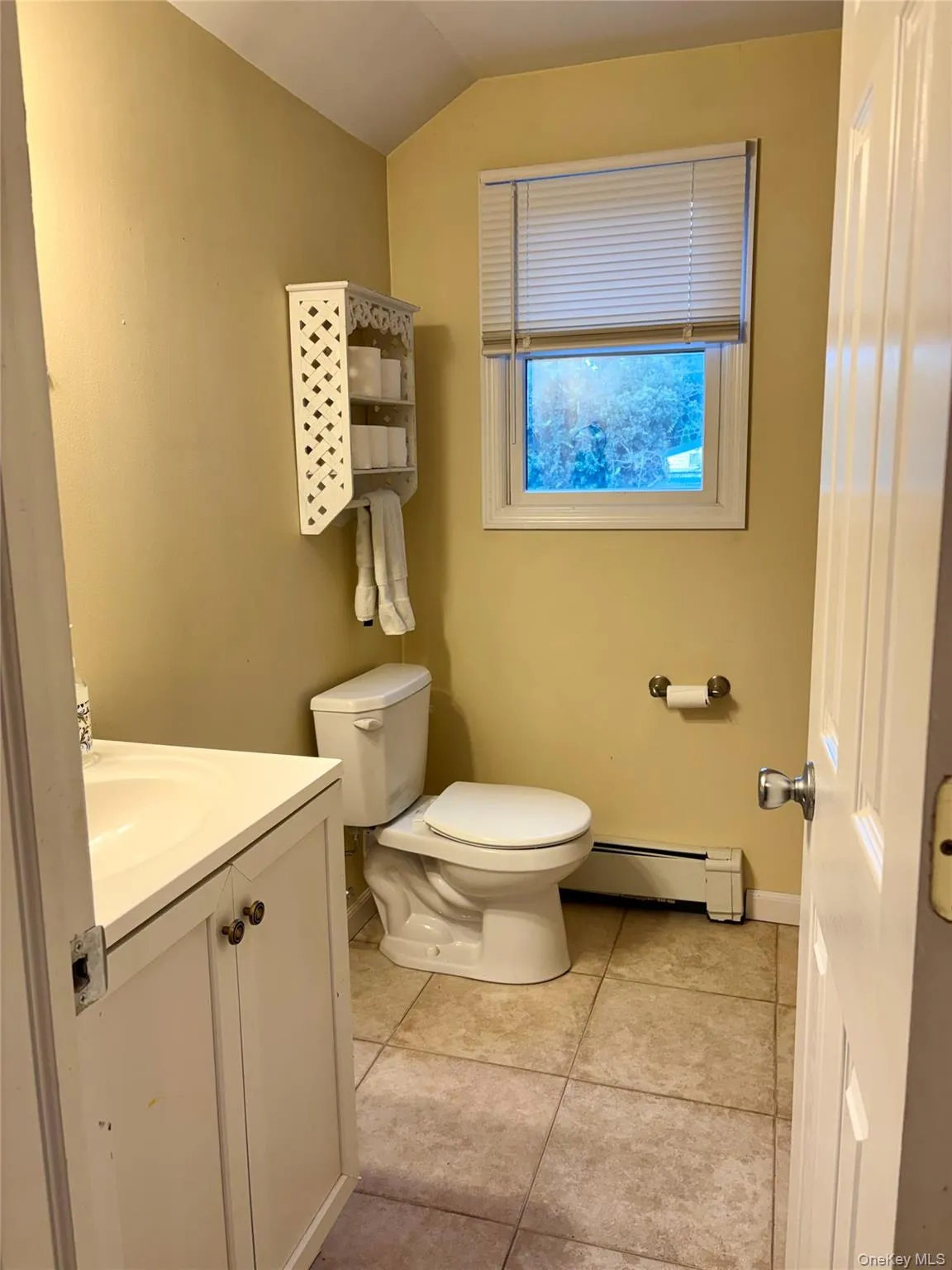 28 Summit Avenue, Huntington, NY, 4 Bedrooms Bedrooms, 8 Rooms Rooms,2 BathroomsBathrooms,Residential Lease,For Rent,Summit,0,1055274 28 Summit Avenue, Huntington, NY, 4 Bedrooms Bedrooms, 8 Rooms Rooms,2 BathroomsBathrooms,Residential Lease,For Rent,Summit,0,1055274