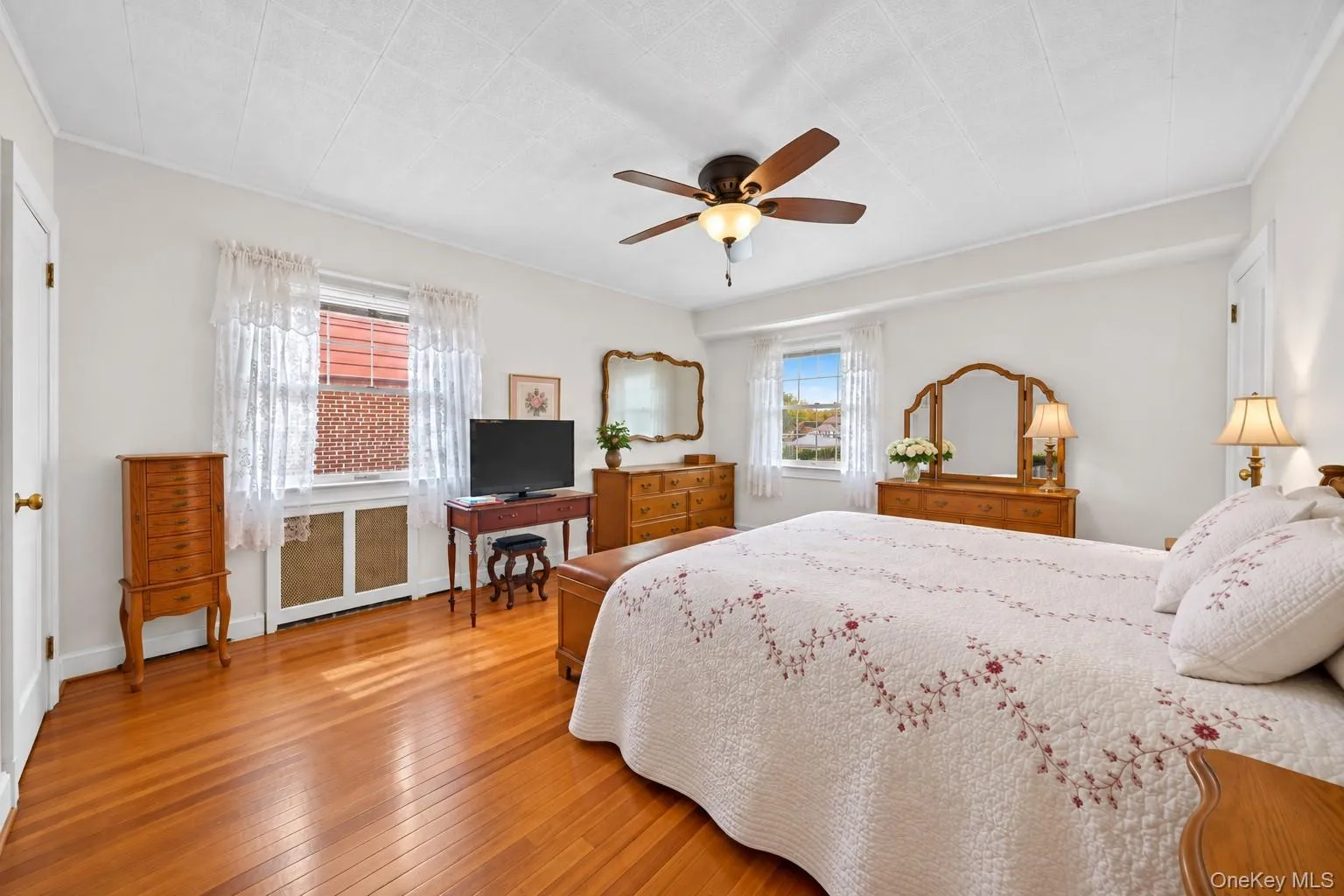 189-33 46th Avenue, New York, NY, 4 Bedrooms Bedrooms, 8 Rooms Rooms,1 BathroomBathrooms,Residential,For Rent,46th,0,1055278 189-33 46th Avenue, New York, NY, 4 Bedrooms Bedrooms, 8 Rooms Rooms,1 BathroomBathrooms,Residential,For Rent,46th,0,1055278