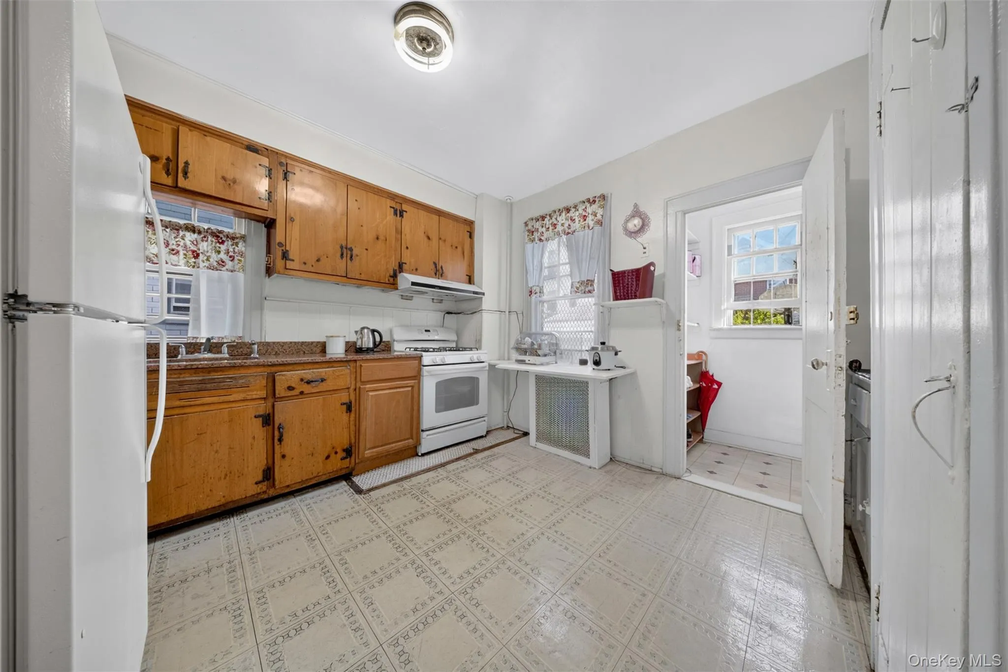 4084 Denman Street, New York, NY, 4 Bedrooms Bedrooms, 8 Rooms Rooms,2 BathroomsBathrooms,Residential,For Rent,Denman,0,1055293 4084 Denman Street, New York, NY, 4 Bedrooms Bedrooms, 8 Rooms Rooms,2 BathroomsBathrooms,Residential,For Rent,Denman,0,1055293