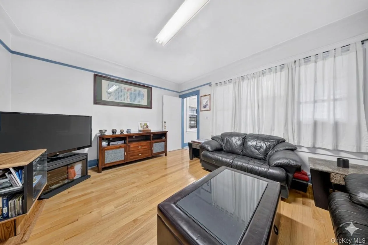 4084 Denman Street, New York, NY, 4 Bedrooms Bedrooms, 8 Rooms Rooms,2 BathroomsBathrooms,Residential,For Rent,Denman,0,1055293 4084 Denman Street, New York, NY, 4 Bedrooms Bedrooms, 8 Rooms Rooms,2 BathroomsBathrooms,Residential,For Rent,Denman,0,1055293