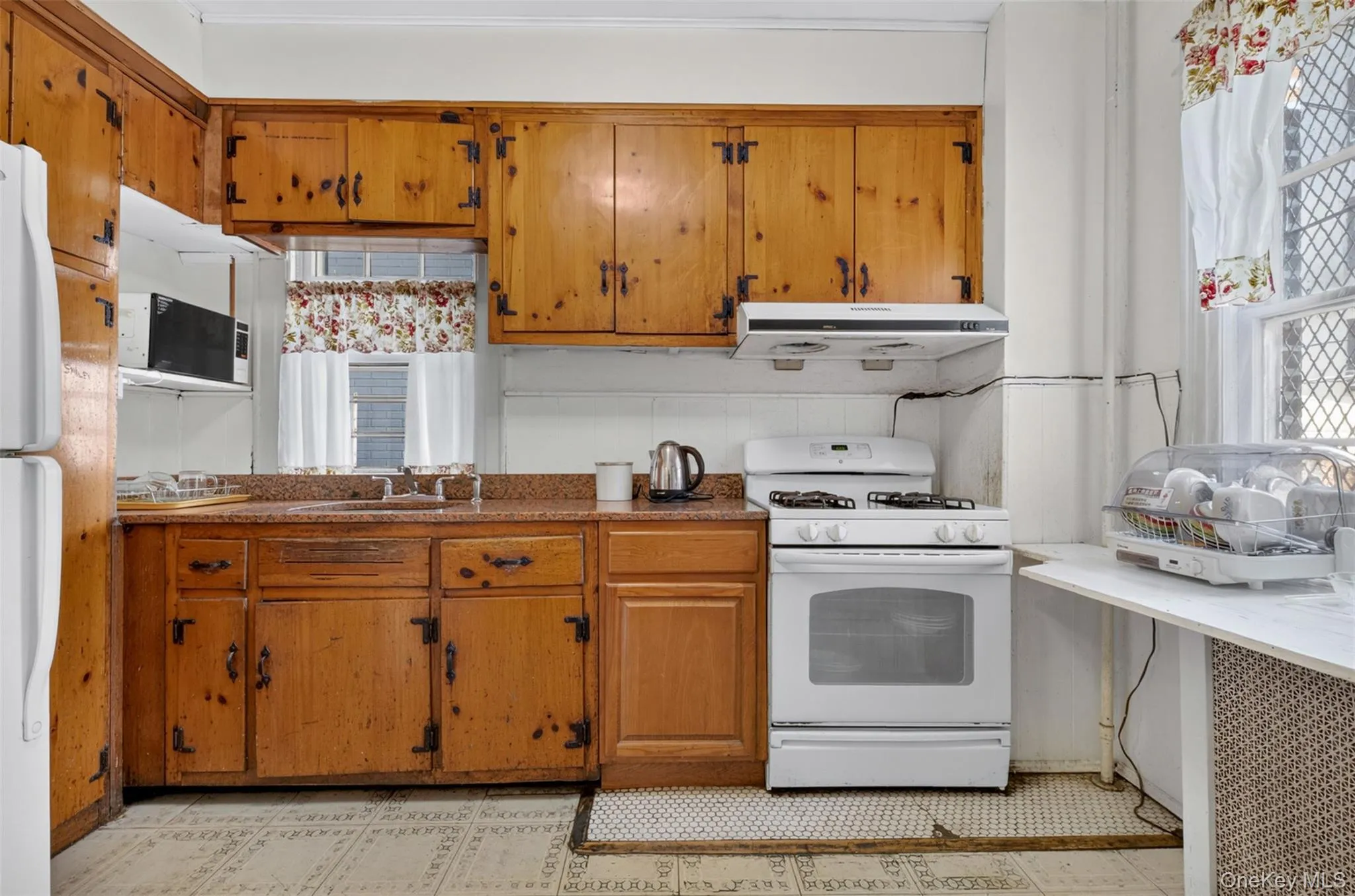 4084 Denman Street, New York, NY, 4 Bedrooms Bedrooms, 8 Rooms Rooms,2 BathroomsBathrooms,Residential,For Rent,Denman,0,1055293 4084 Denman Street, New York, NY, 4 Bedrooms Bedrooms, 8 Rooms Rooms,2 BathroomsBathrooms,Residential,For Rent,Denman,0,1055293
