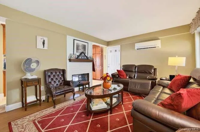 35 Hedge Lane, Hempstead, NY, 3 Bedrooms Bedrooms, 5 Rooms Rooms,1 BathroomBathrooms,Residential,For Rent,Hedge,0,1055295 35 Hedge Lane, Hempstead, NY, 3 Bedrooms Bedrooms, 5 Rooms Rooms,1 BathroomBathrooms,Residential,For Rent,Hedge,0,1055295
