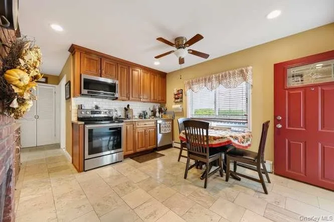 35 Hedge Lane, Hempstead, NY, 3 Bedrooms Bedrooms, 5 Rooms Rooms,1 BathroomBathrooms,Residential,For Rent,Hedge,0,1055295 35 Hedge Lane, Hempstead, NY, 3 Bedrooms Bedrooms, 5 Rooms Rooms,1 BathroomBathrooms,Residential,For Rent,Hedge,0,1055295