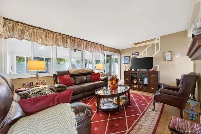 35 Hedge Lane, Hempstead, NY, 3 Bedrooms Bedrooms, 5 Rooms Rooms,1 BathroomBathrooms,Residential,For Rent,Hedge,0,1055295 35 Hedge Lane, Hempstead, NY, 3 Bedrooms Bedrooms, 5 Rooms Rooms,1 BathroomBathrooms,Residential,For Rent,Hedge,0,1055295
