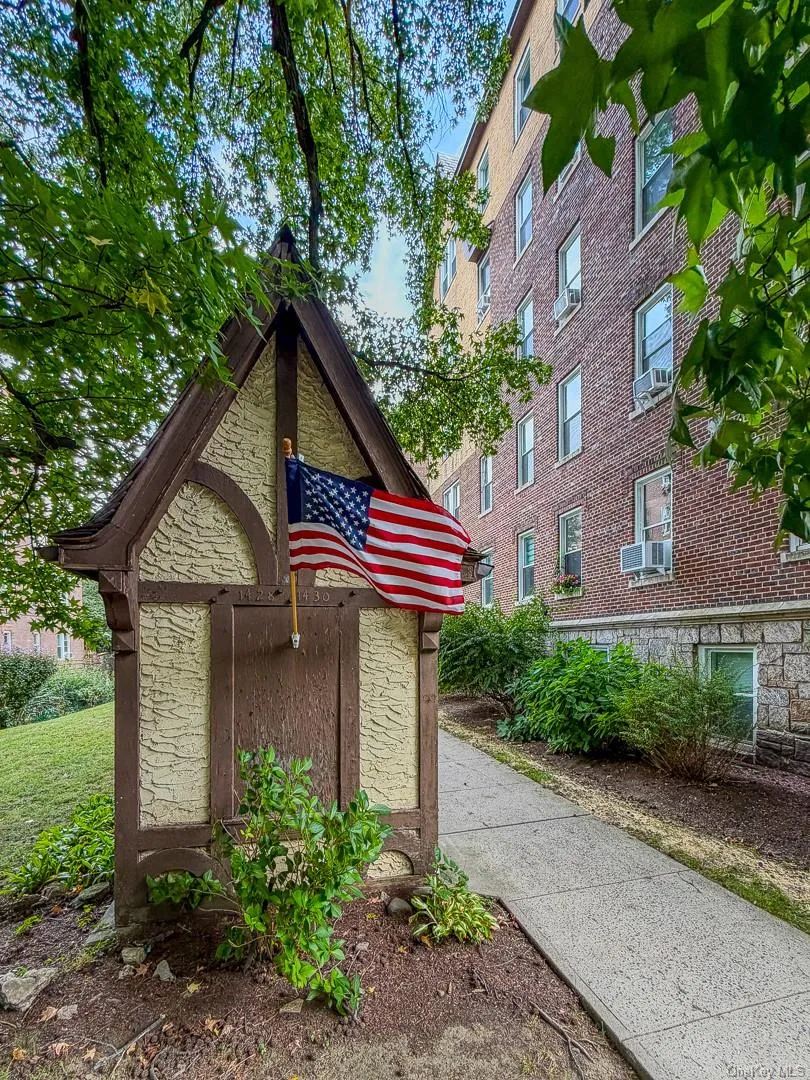 1428 Midland Avenue, Yonkers, NY, 2 Bedrooms Bedrooms, 5 Rooms Rooms,1 BathroomBathrooms,Residential,For Rent,Midland,0,1055300 1428 Midland Avenue, Yonkers, NY, 2 Bedrooms Bedrooms, 5 Rooms Rooms,1 BathroomBathrooms,Residential,For Rent,Midland,0,1055300
