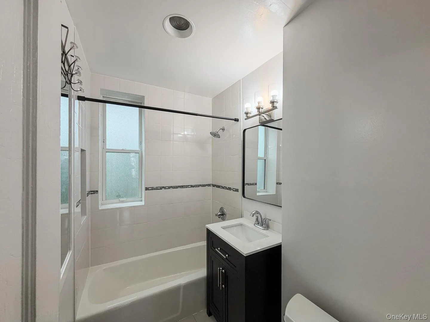 1428 Midland Avenue, Yonkers, NY, 2 Bedrooms Bedrooms, 5 Rooms Rooms,1 BathroomBathrooms,Residential,For Rent,Midland,0,1055300 1428 Midland Avenue, Yonkers, NY, 2 Bedrooms Bedrooms, 5 Rooms Rooms,1 BathroomBathrooms,Residential,For Rent,Midland,0,1055300