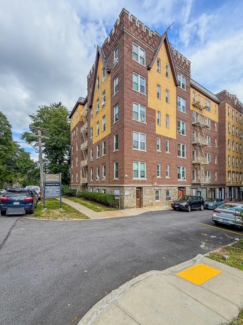 1428 Midland Avenue, Yonkers, NY, 2 Bedrooms Bedrooms, 5 Rooms Rooms,1 BathroomBathrooms,Residential,For Rent,Midland,0,1055300 1428 Midland Avenue, Yonkers, NY, 2 Bedrooms Bedrooms, 5 Rooms Rooms,1 BathroomBathrooms,Residential,For Rent,Midland,0,1055300