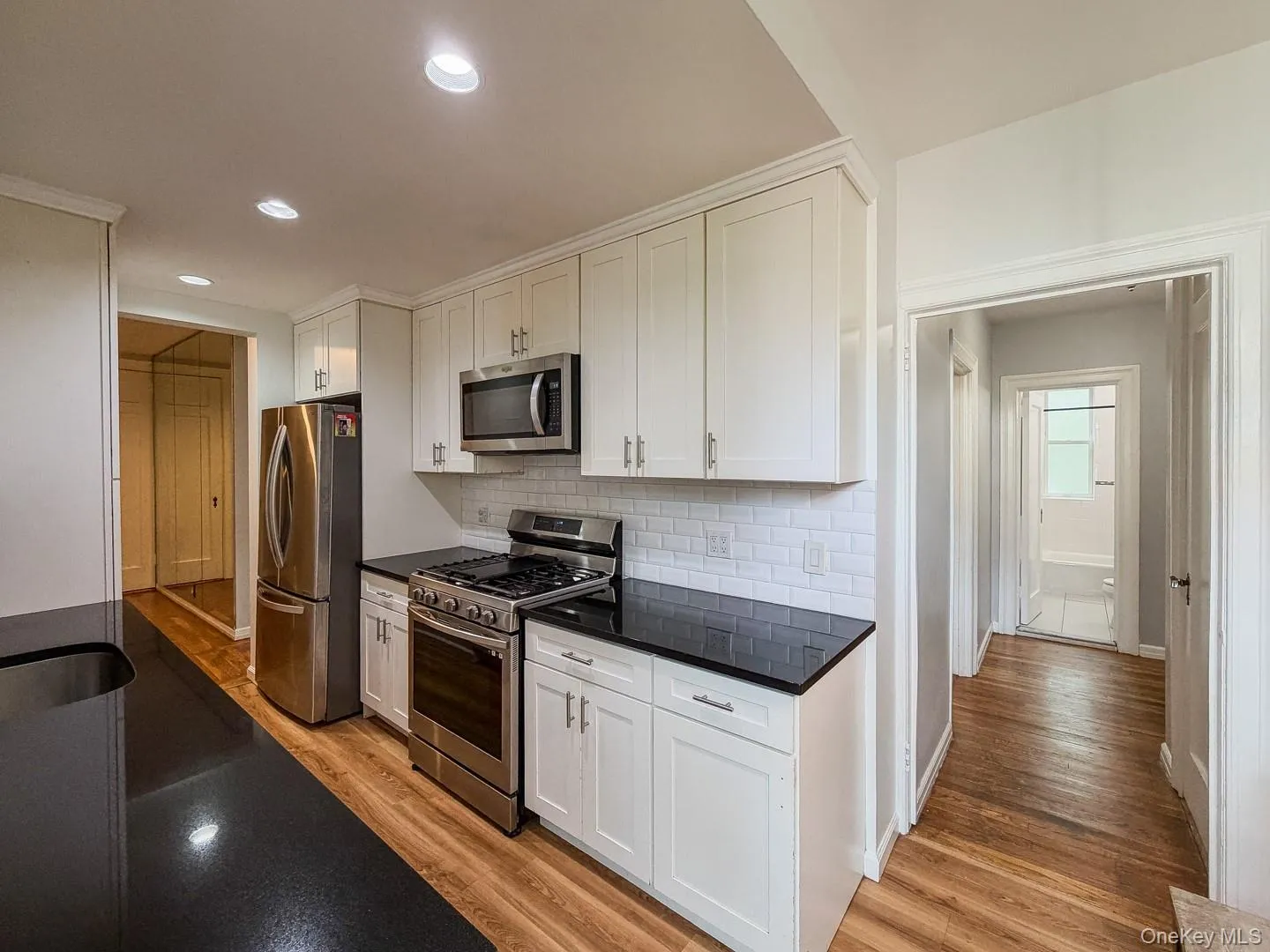 1428 Midland Avenue, Yonkers, NY, 2 Bedrooms Bedrooms, 5 Rooms Rooms,1 BathroomBathrooms,Residential,For Rent,Midland,0,1055300 1428 Midland Avenue, Yonkers, NY, 2 Bedrooms Bedrooms, 5 Rooms Rooms,1 BathroomBathrooms,Residential,For Rent,Midland,0,1055300