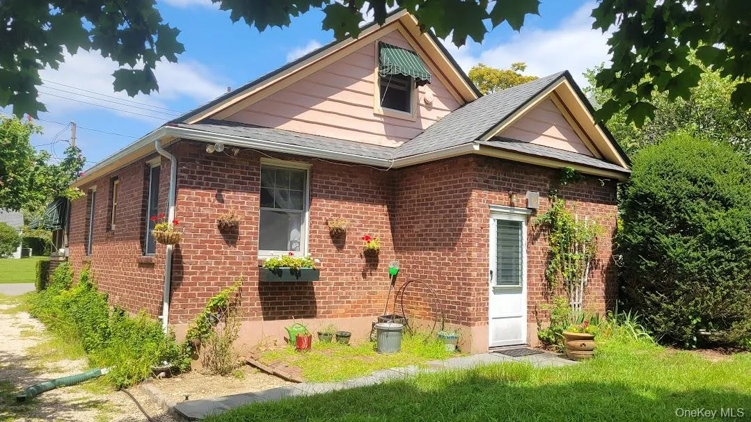168 Lewis Road, Huntington, NY, 1 Bedroom Bedrooms, 5 Rooms Rooms,1 BathroomBathrooms,Residential Lease,For Rent,Lewis,0,1055307 168 Lewis Road, Huntington, NY, 1 Bedroom Bedrooms, 5 Rooms Rooms,1 BathroomBathrooms,Residential Lease,For Rent,Lewis,0,1055307