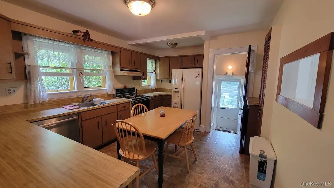 168 Lewis Road, Huntington, NY, 1 Bedroom Bedrooms, 5 Rooms Rooms,1 BathroomBathrooms,Residential Lease,For Rent,Lewis,0,1055307 168 Lewis Road, Huntington, NY, 1 Bedroom Bedrooms, 5 Rooms Rooms,1 BathroomBathrooms,Residential Lease,For Rent,Lewis,0,1055307