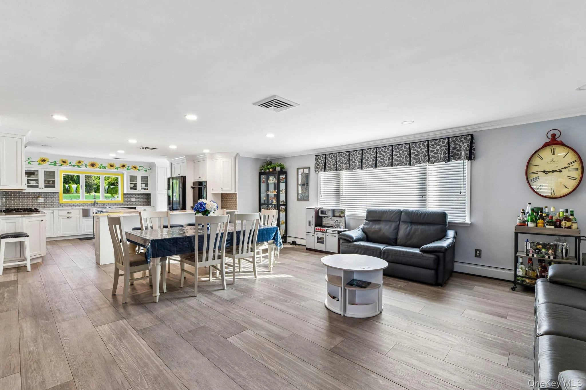 Family room with view to kitchen.. Family room with view to kitchen..