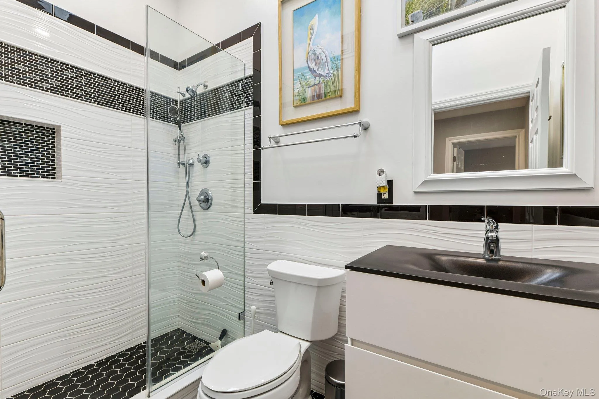 Hall Bathroom/Skylight Hall Bathroom/Skylight