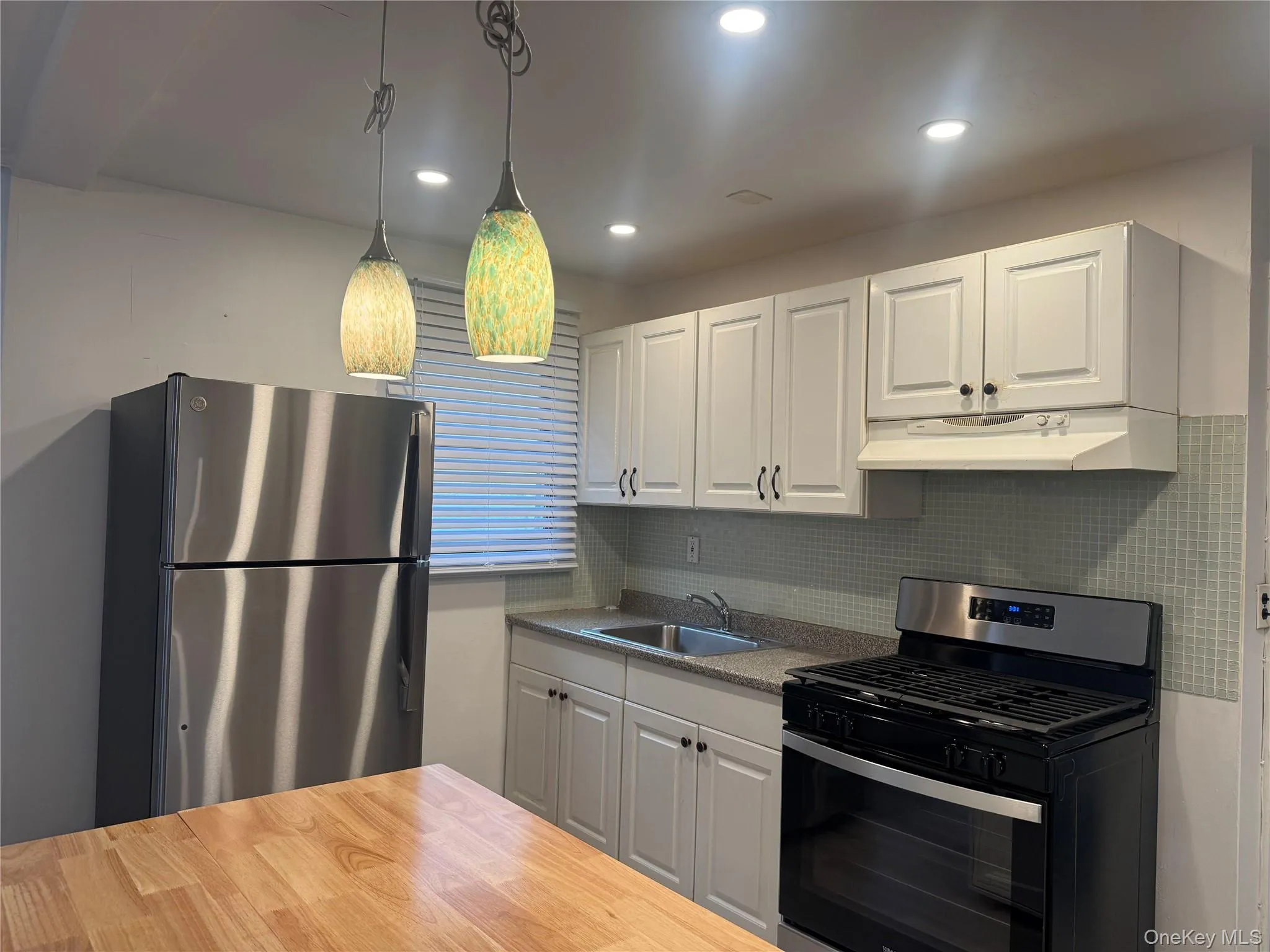 12 Chapel Place, Babylon, NY, 1 Bedroom Bedrooms, 2 Room Rooms,1 BathroomBathrooms,Residential Lease,For Rent,Chapel,0,1055315 12 Chapel Place, Babylon, NY, 1 Bedroom Bedrooms, 2 Room Rooms,1 BathroomBathrooms,Residential Lease,For Rent,Chapel,0,1055315