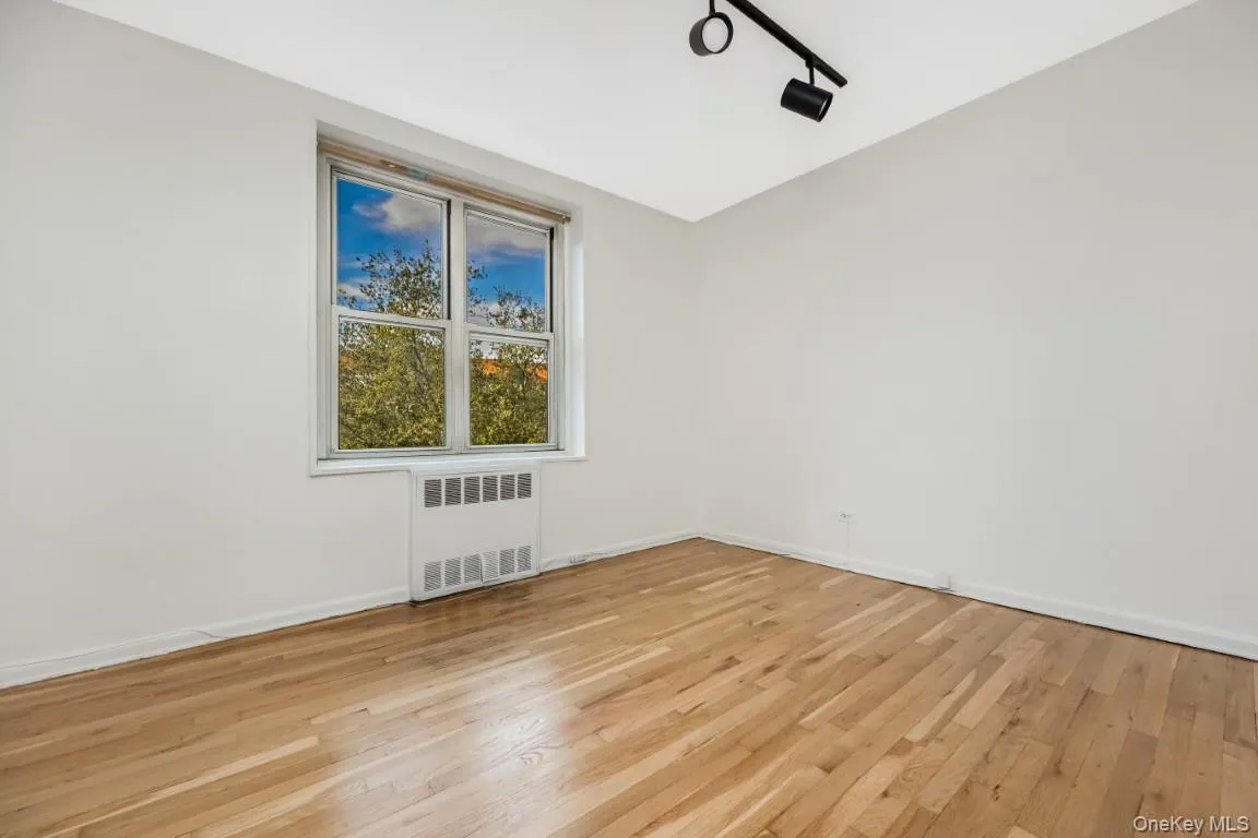 18-40 211th Street, New York, NY, 2 Bedrooms Bedrooms, 5 Rooms Rooms,1 BathroomBathrooms,Residential,For Rent,211th,0,1055321 18-40 211th Street, New York, NY, 2 Bedrooms Bedrooms, 5 Rooms Rooms,1 BathroomBathrooms,Residential,For Rent,211th,0,1055321