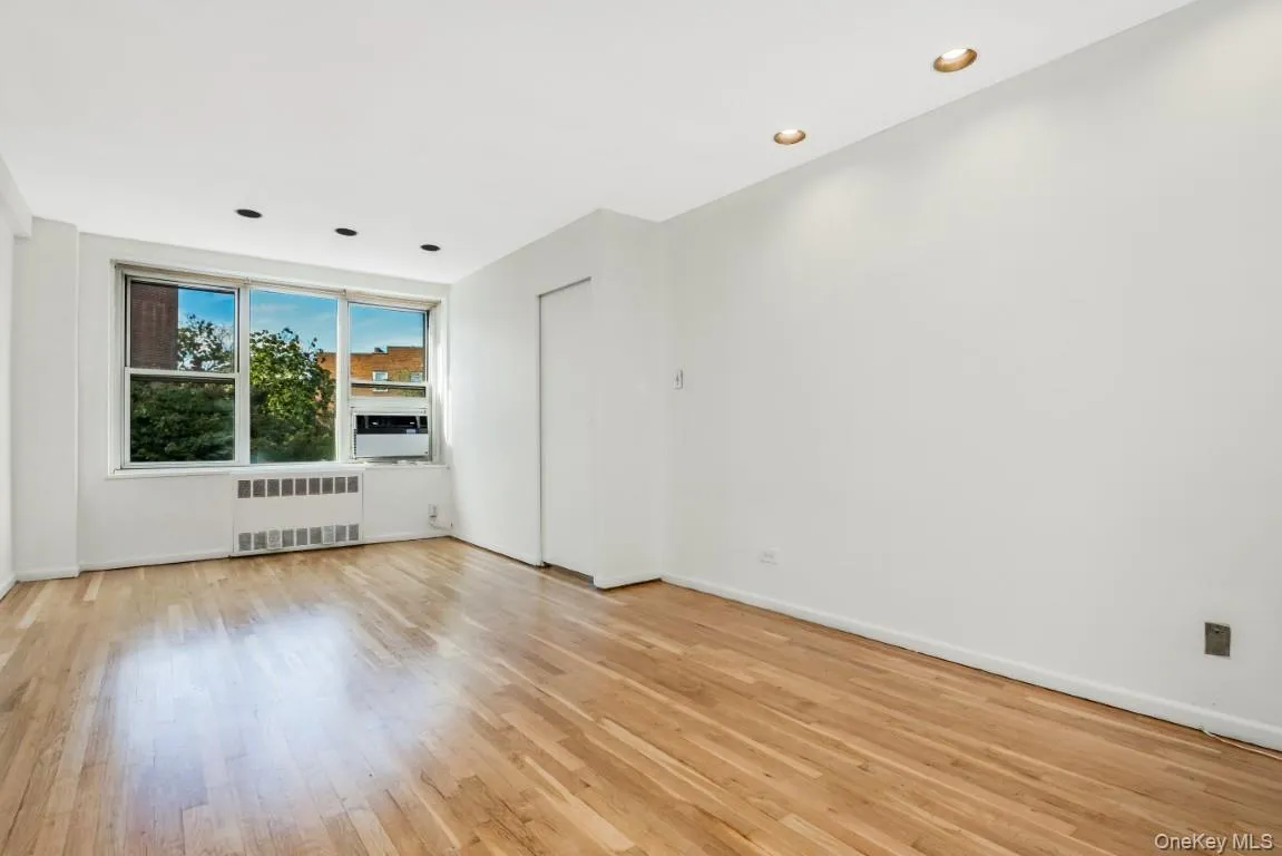 18-40 211th Street, New York, NY, 2 Bedrooms Bedrooms, 5 Rooms Rooms,1 BathroomBathrooms,Residential,For Rent,211th,0,1055321 18-40 211th Street, New York, NY, 2 Bedrooms Bedrooms, 5 Rooms Rooms,1 BathroomBathrooms,Residential,For Rent,211th,0,1055321