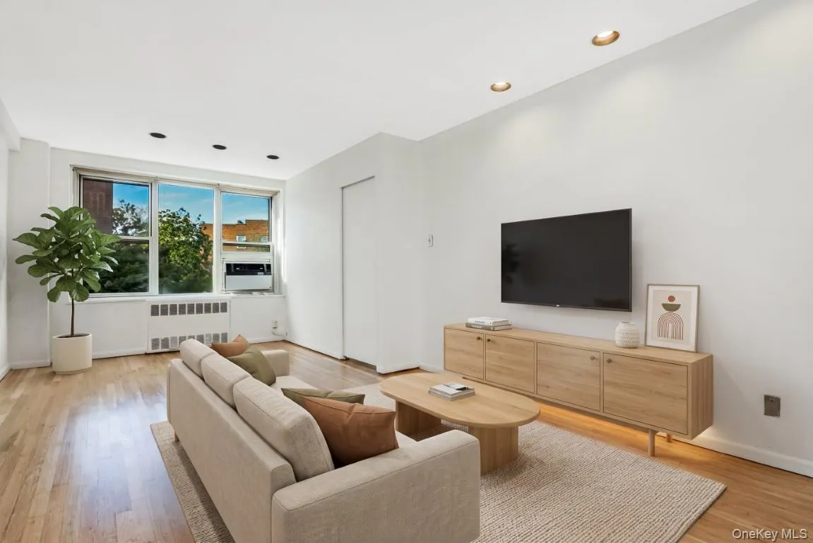 18-40 211th Street, New York, NY, 2 Bedrooms Bedrooms, 5 Rooms Rooms,1 BathroomBathrooms,Residential,For Rent,211th,0,1055321 18-40 211th Street, New York, NY, 2 Bedrooms Bedrooms, 5 Rooms Rooms,1 BathroomBathrooms,Residential,For Rent,211th,0,1055321
