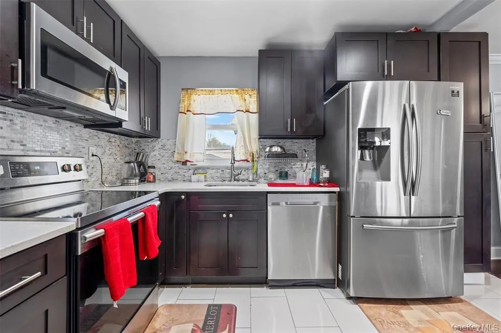 74 Caroline Avenue, Hempstead, NY, 3 Bedrooms Bedrooms, 5 Rooms Rooms,1 BathroomBathrooms,Residential Lease,For Rent,Caroline,0,1055331 74 Caroline Avenue, Hempstead, NY, 3 Bedrooms Bedrooms, 5 Rooms Rooms,1 BathroomBathrooms,Residential Lease,For Rent,Caroline,0,1055331