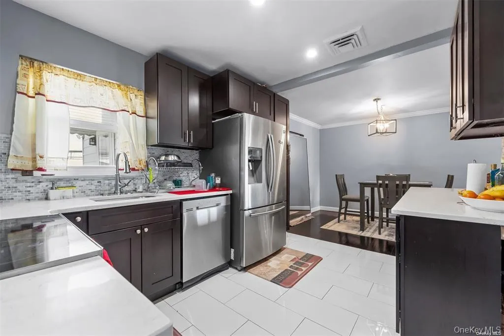 74 Caroline Avenue, Hempstead, NY, 3 Bedrooms Bedrooms, 5 Rooms Rooms,1 BathroomBathrooms,Residential Lease,For Rent,Caroline,0,1055331 74 Caroline Avenue, Hempstead, NY, 3 Bedrooms Bedrooms, 5 Rooms Rooms,1 BathroomBathrooms,Residential Lease,For Rent,Caroline,0,1055331