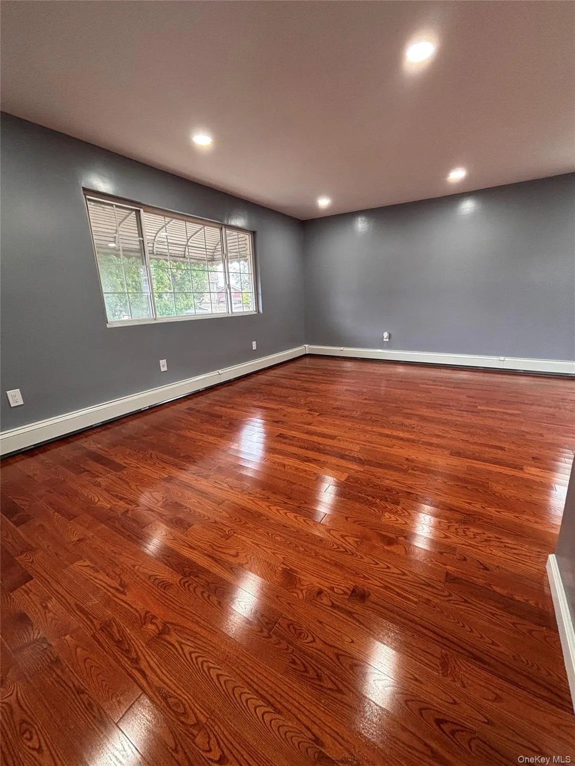 Wood-finish flooring, recessed ceiling lighting. Wood-finish flooring, recessed ceiling lighting.