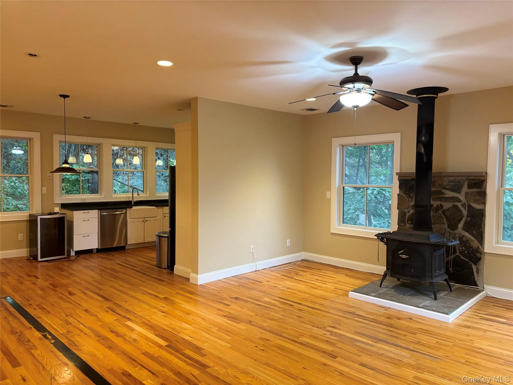 The perfect place to relax, watching the snowfall and feeling the warmth of the wood-burning stove burning stove The perfect place to relax, watching the snowfall and feeling the warmth of the wood-burning stove burning stove