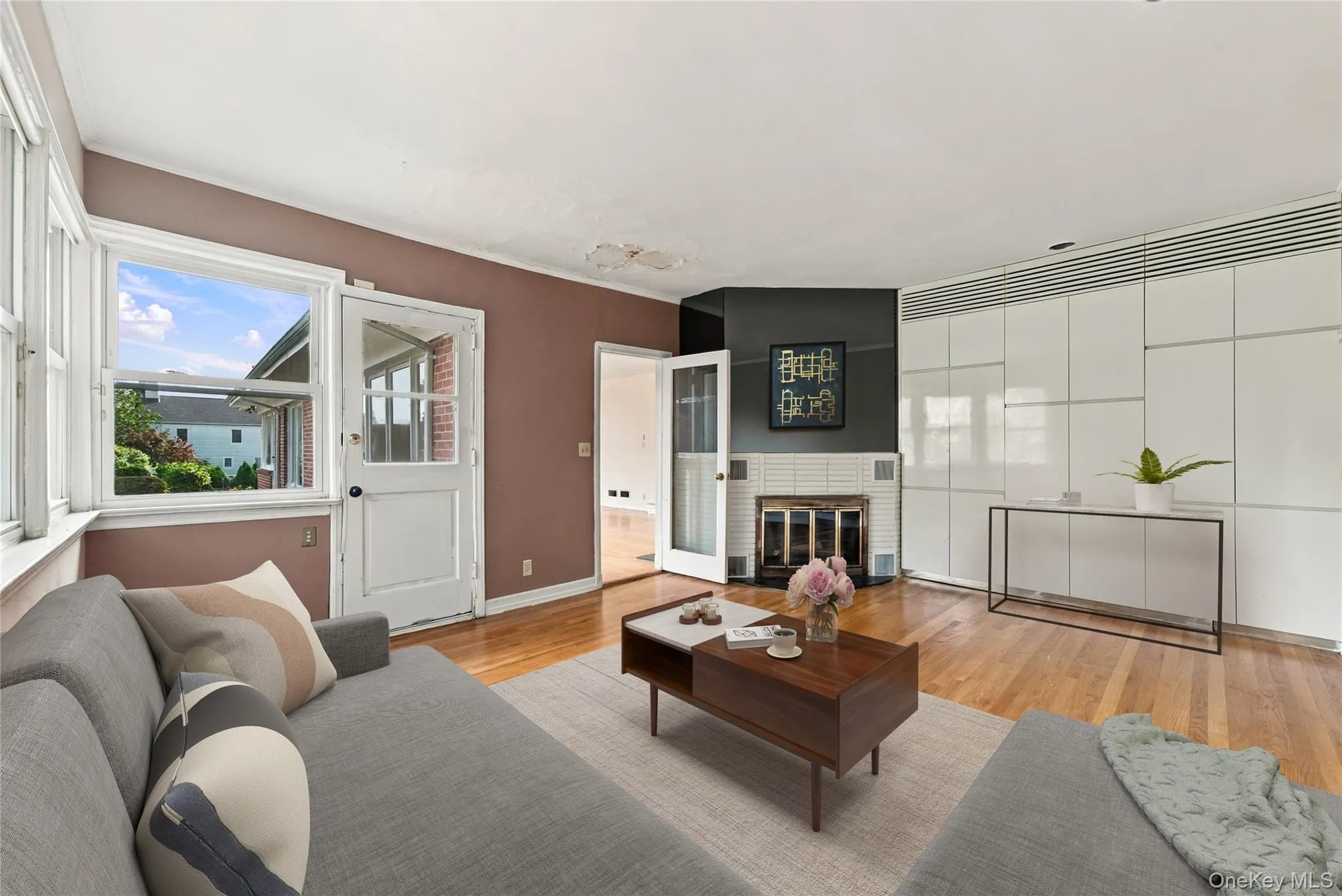 amily Room with Fireplace - Virtually Staged amily Room with Fireplace - Virtually Staged