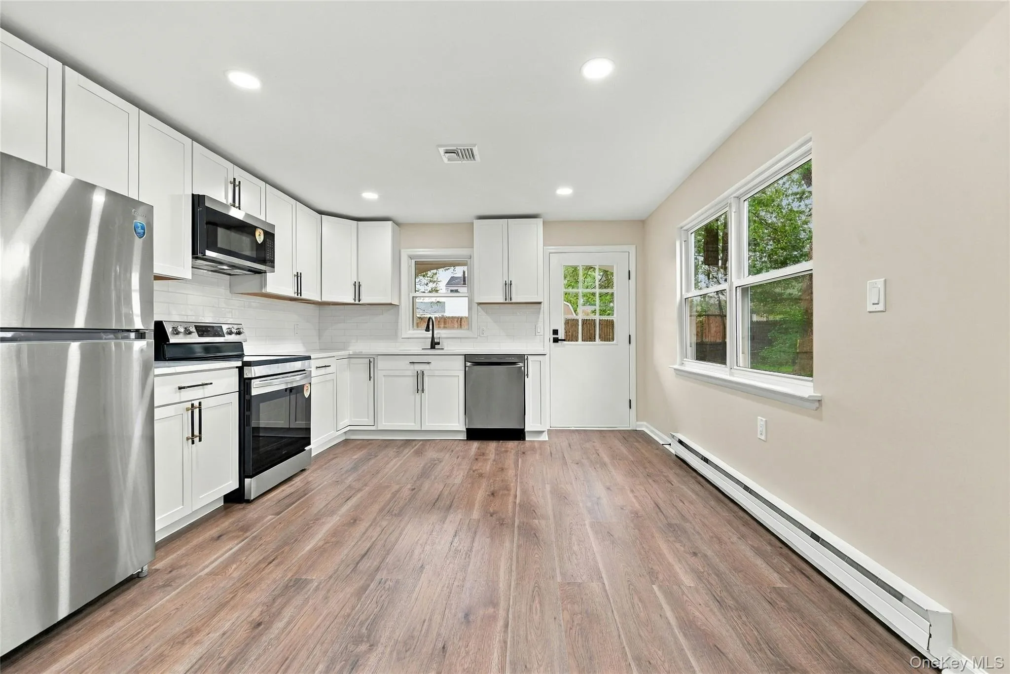 257 Edinburgh Drive, Brookhaven, NY, 2 Bedrooms Bedrooms, 5 Rooms Rooms,2 BathroomsBathrooms,Residential,For Rent,Edinburgh,0,1055365 257 Edinburgh Drive, Brookhaven, NY, 2 Bedrooms Bedrooms, 5 Rooms Rooms,2 BathroomsBathrooms,Residential,For Rent,Edinburgh,0,1055365